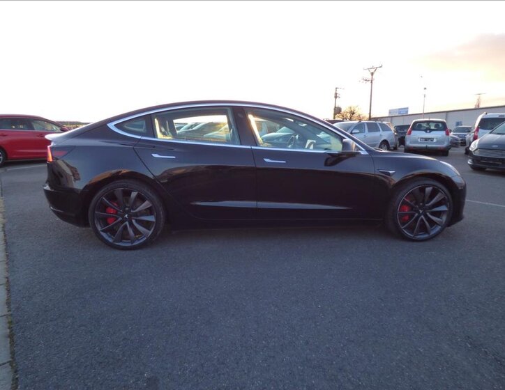 Tesla Model 3 Sedan 0,0 377 kw