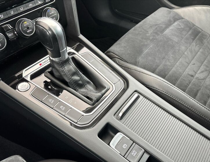 Volkswagen Passat Sedan / Limuzína 2,0 l 140 kw