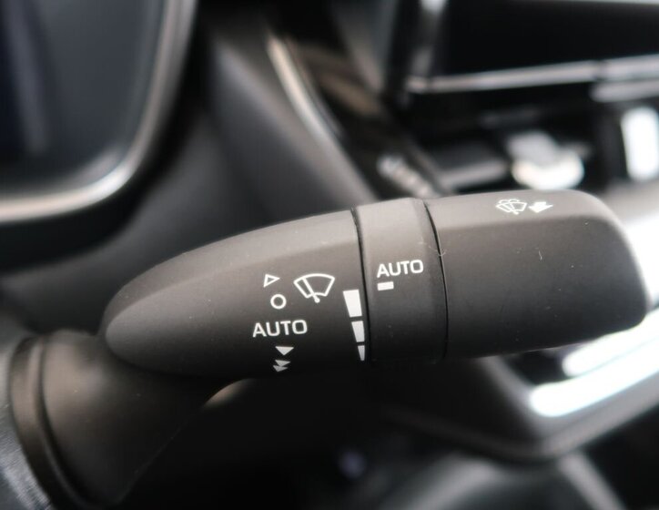 Toyota Corolla Sedan / Limuzína 1,8 l 72 kw