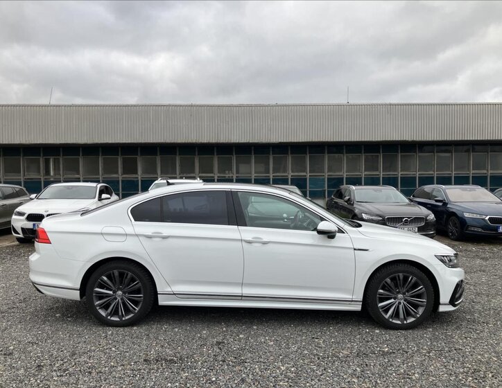 Volkswagen Passat Sedan / Limuzína 2,0 l 110 kw