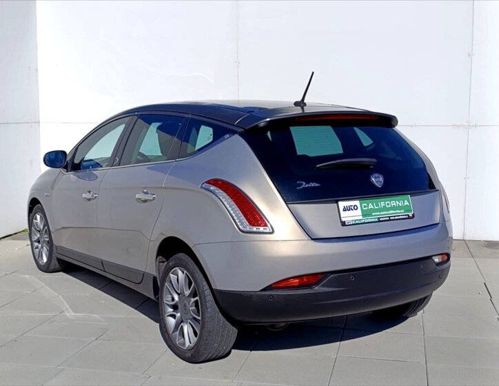 Lancia Delta Hatchback 1,6 l 88 kw