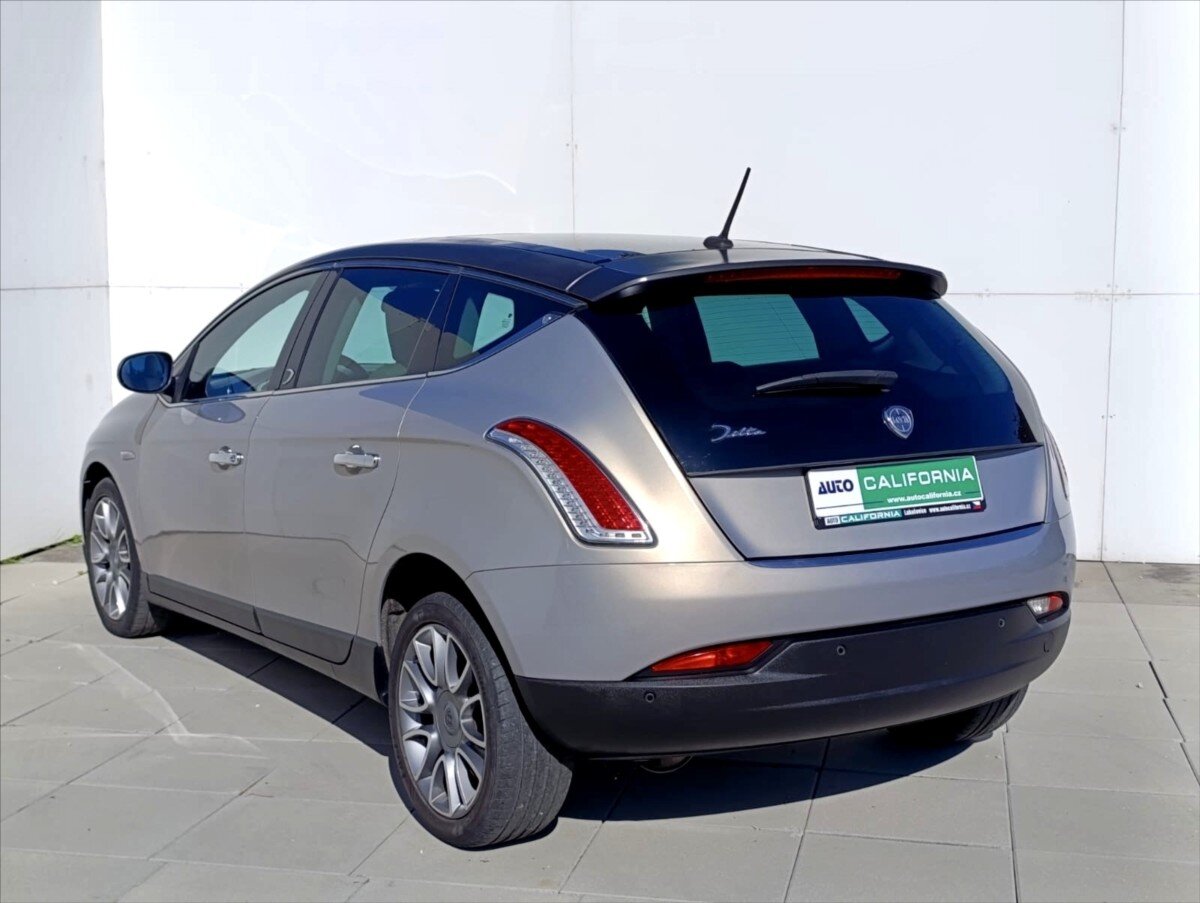 Lancia Delta Hatchback 1,6 l 88 kw