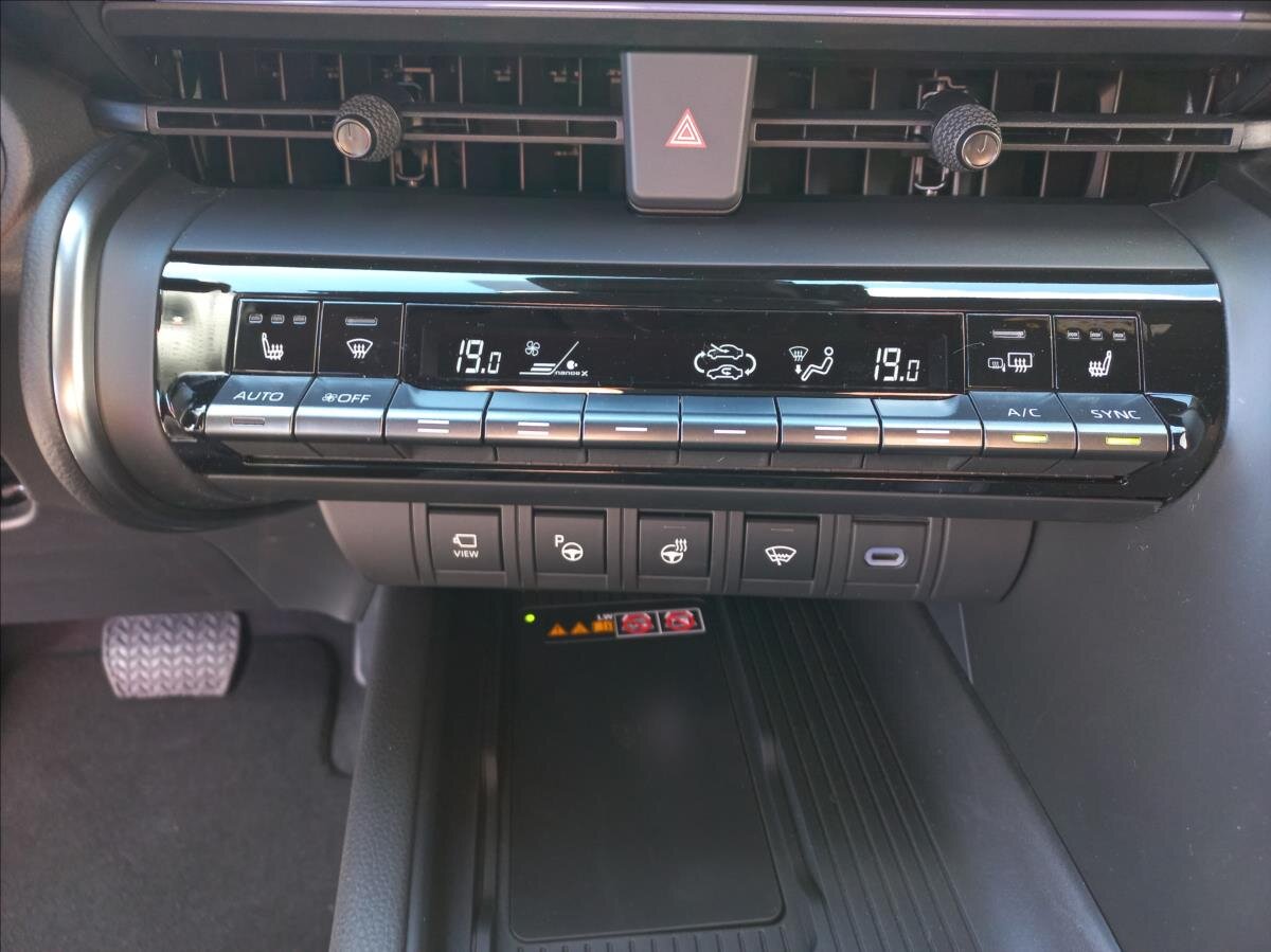 Toyota C-HR CUV / Crossover 2,0 l 112 kw