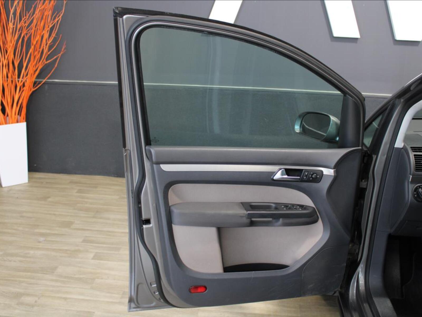 Volkswagen Touran 11