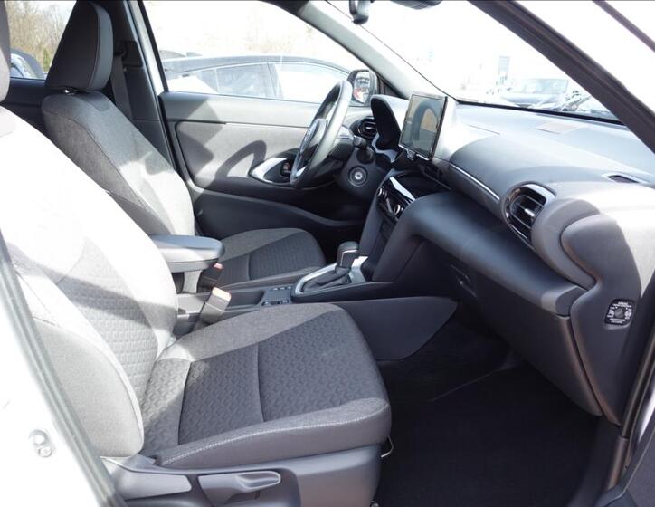 Toyota Yaris Cross 12