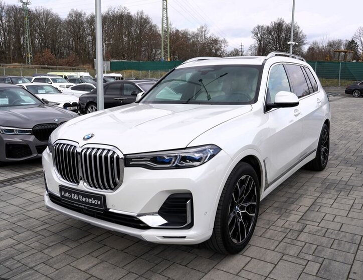 BMW X7 SUV / Terénní 3,0 l 250 kw