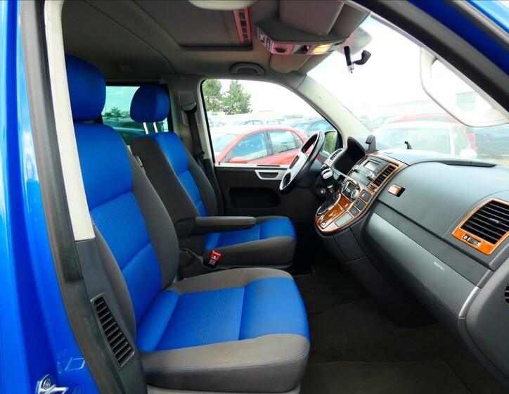 Volkswagen Multivan 10