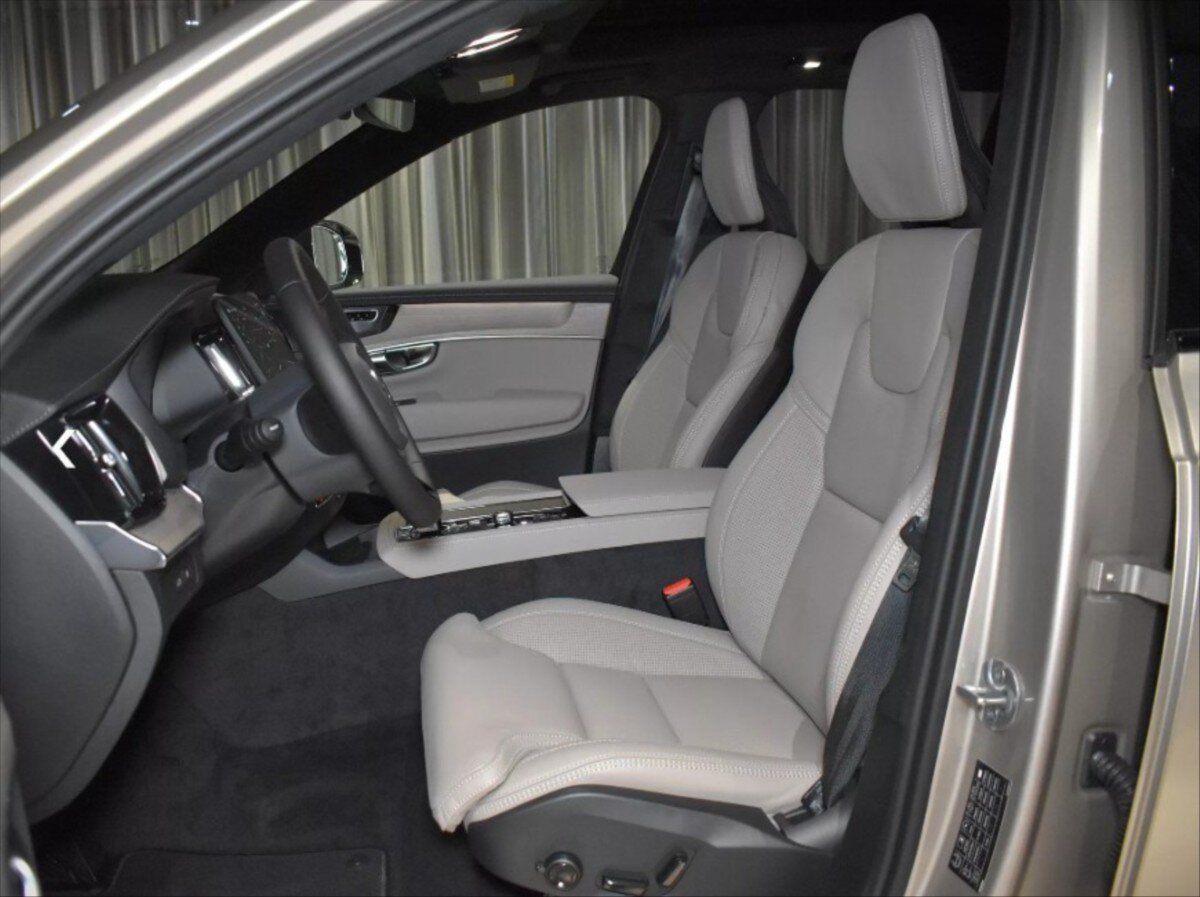 Volvo XC90 SUV / Terénní 2,0 l 335 kw