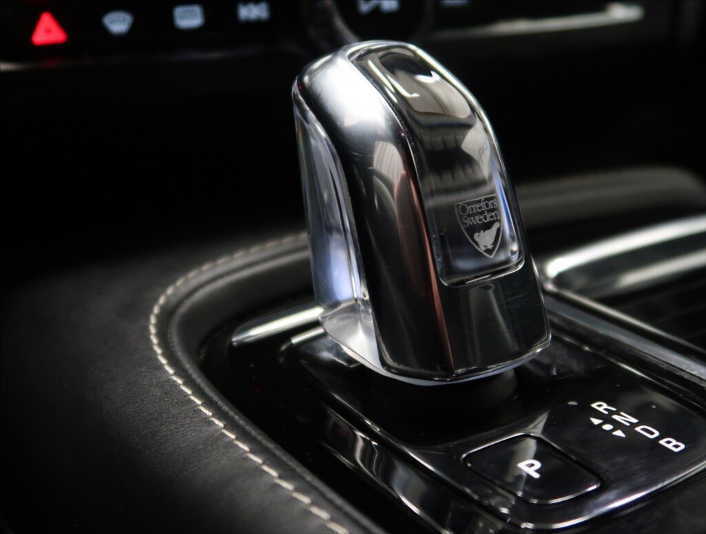 Volvo S90 Sedan / Limuzína 2,0 l 235 kw