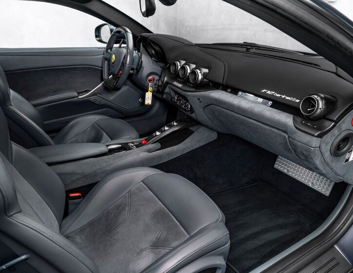 Ferrari F12 Berlinetta 21