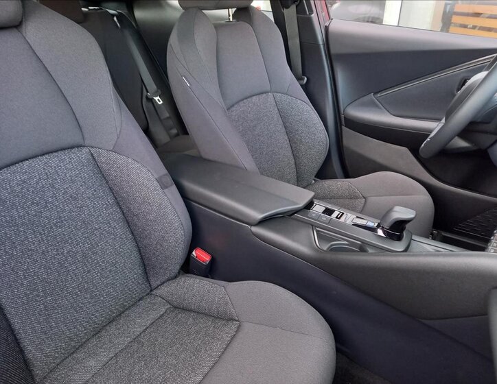 Toyota C-HR SUV 1,8 l 103 kw