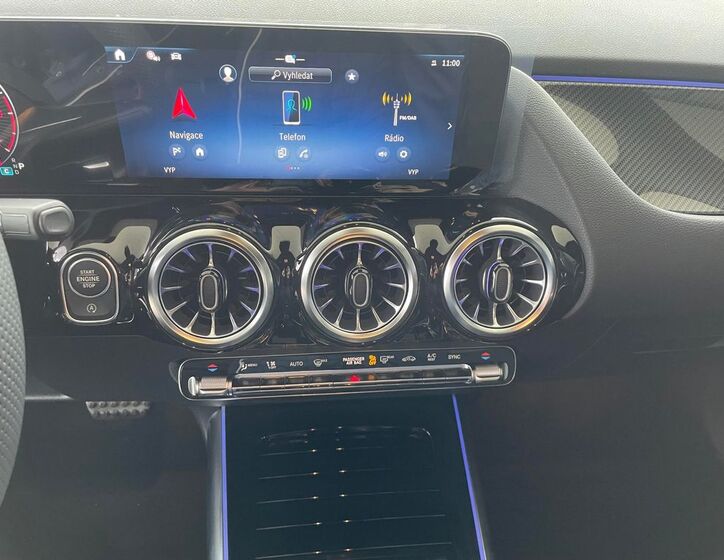 Mercedes-Benz GLA 12