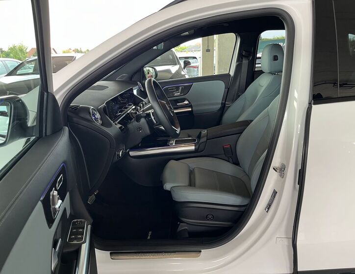 Mercedes-Benz GLA 11