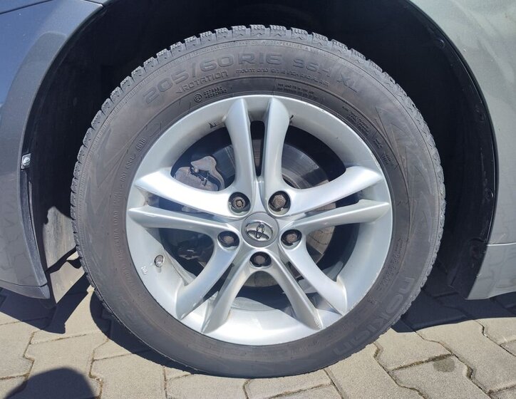 Toyota Avensis Kombi 2,0 l 93 kw