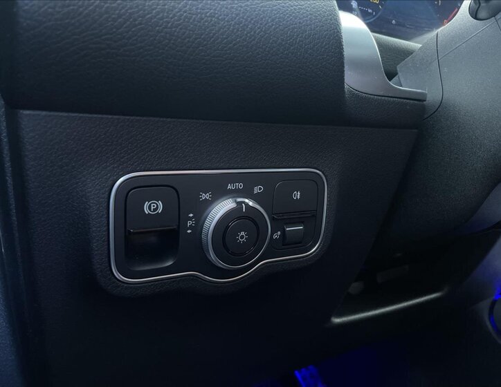 Mercedes-Benz GLB 11