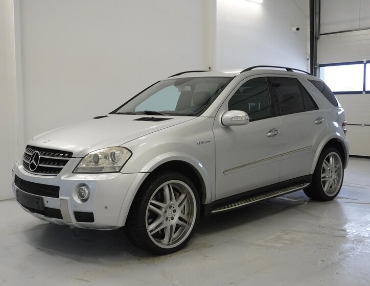 Mercedes-Benz Třídy M SUV 6,2 l 375 kw