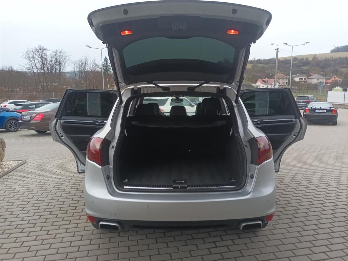 Porsche Cayenne Kombi 3,0 l 180 kw
