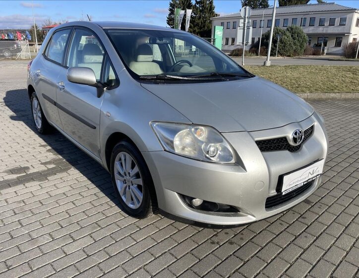 Toyota Auris Hatchback 2,0 l 93 kw