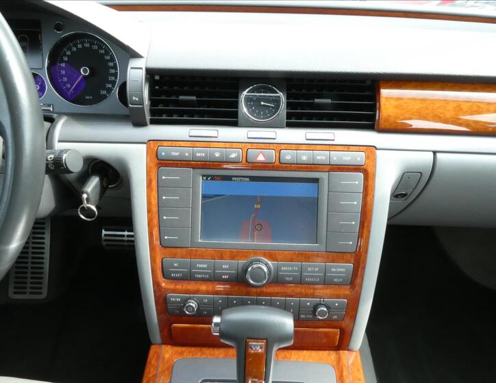 Volkswagen Phaeton 26