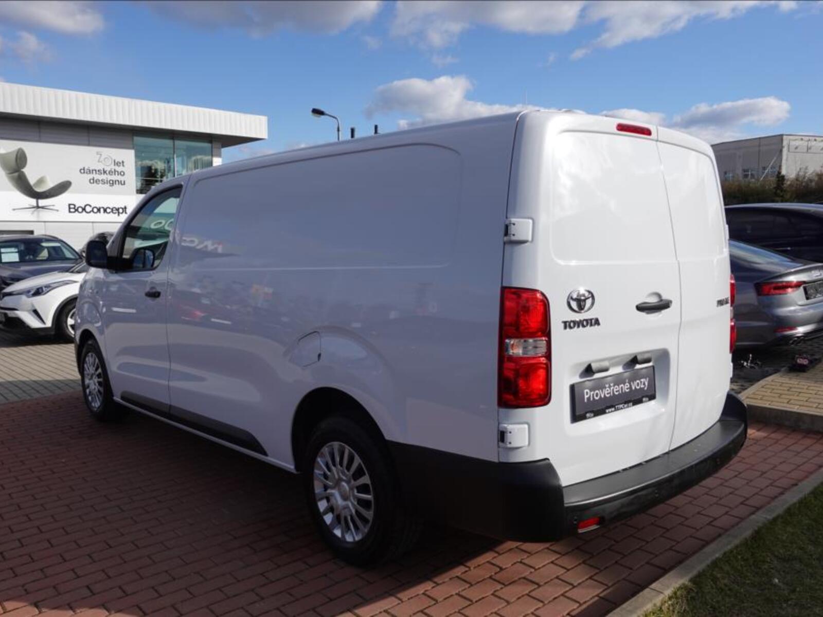 Toyota ProAce 6