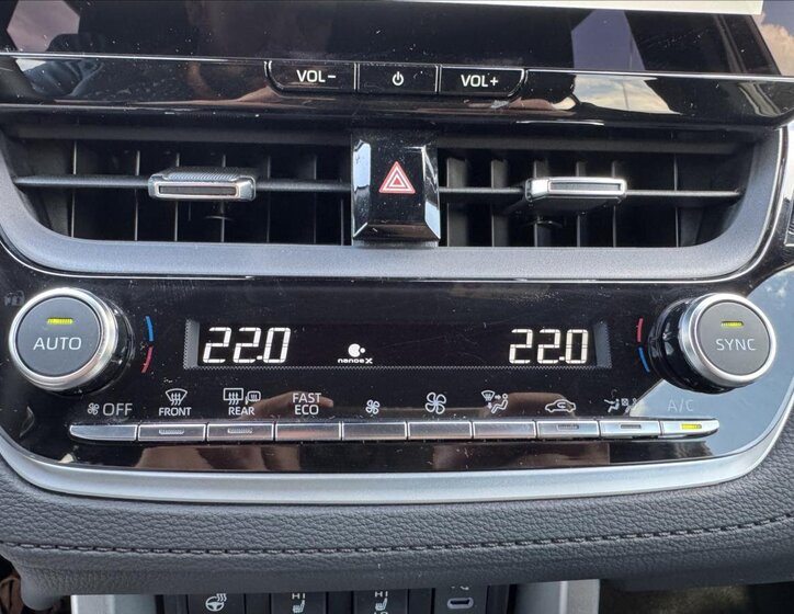 Toyota Corolla Cross 8