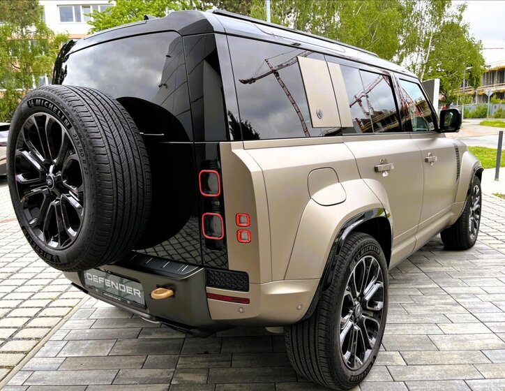 Land Rover Defender SUV / Terénní 4,4 l 467 kw