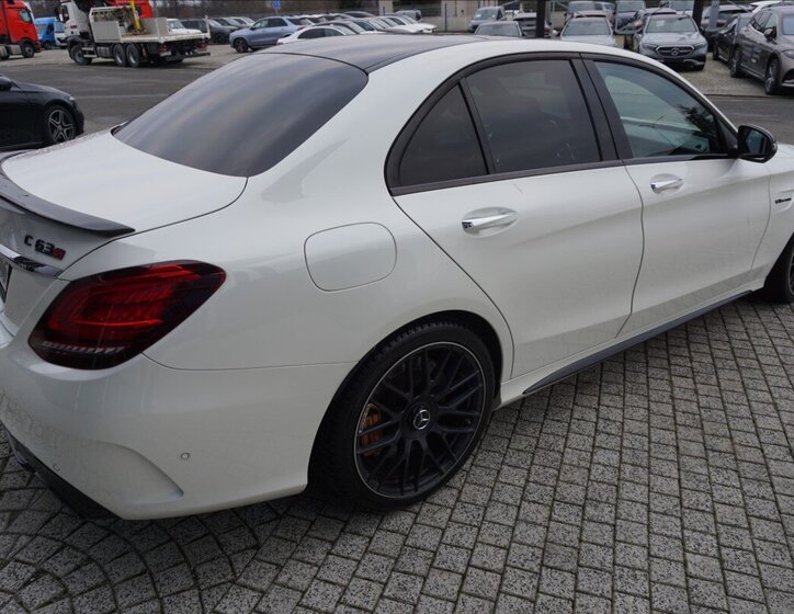 Mercedes-Benz Třídy C Sedan 4,0 l 375 kw