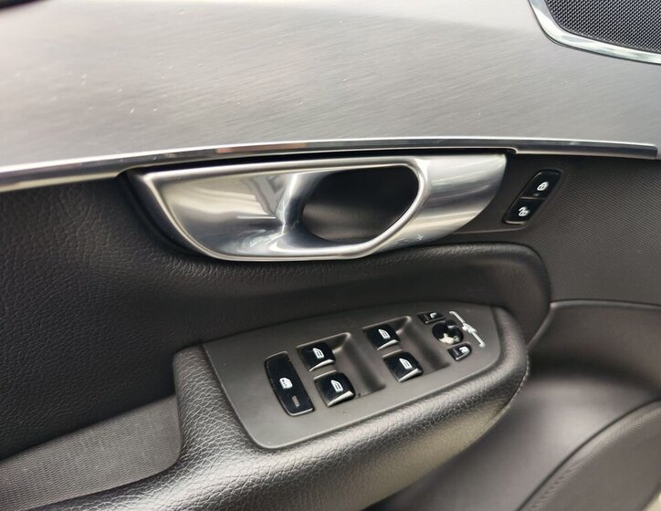 Volvo XC90 SUV / Terénní 2,0 l 235 kw