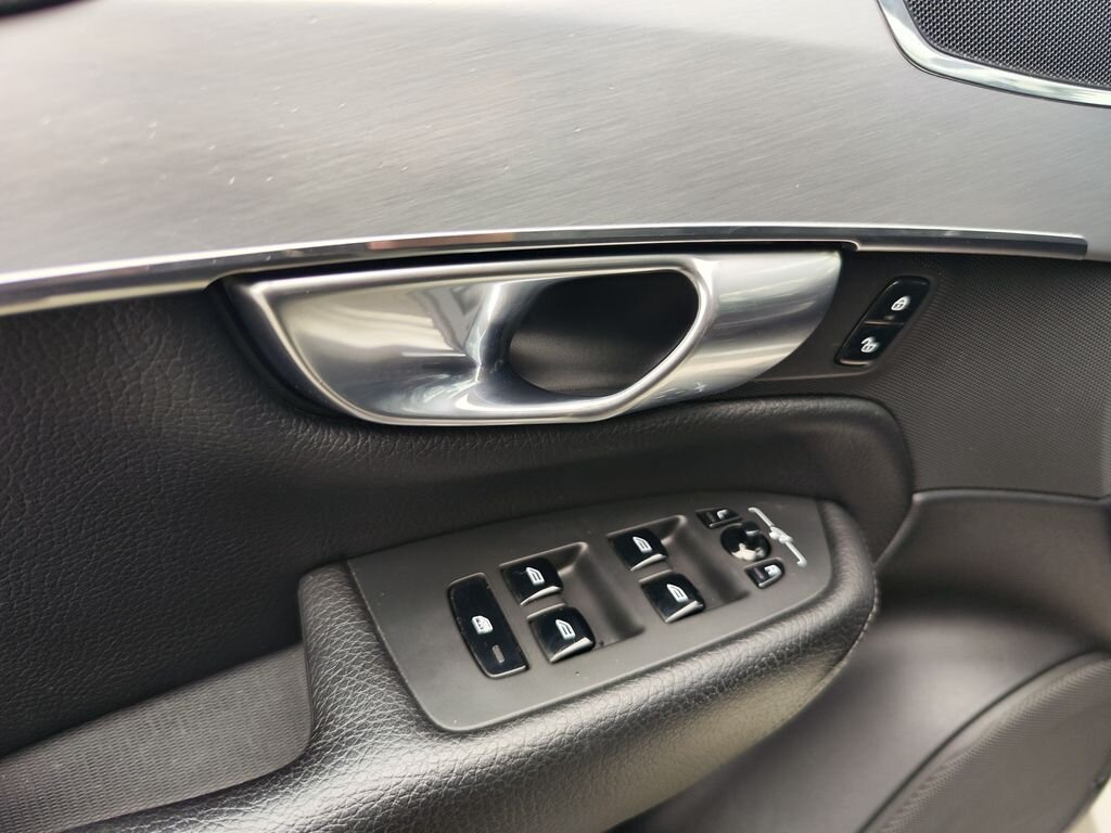 Volvo XC90 SUV / Terénní 2,0 l 235 kw