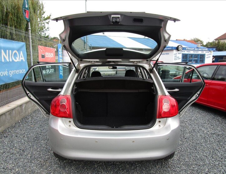 Toyota Auris Hatchback 1,4 l 66 kw