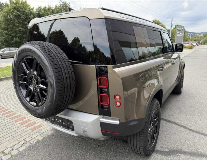 Land Rover Defender SUV / Terénní 3,0 l 147 kw