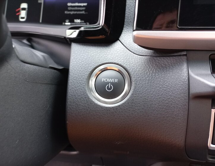 Toyota Camry Sedan / Limuzína 2,5 l 137 kw