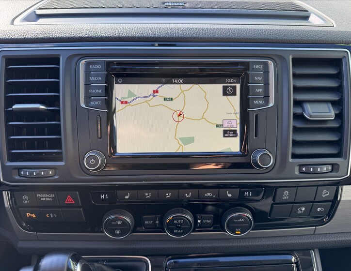 Volkswagen Multivan 23