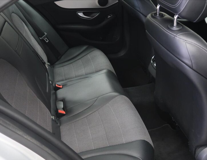 Mercedes-Benz Třídy C Sedan / Limuzína 2,1 l 125 kw