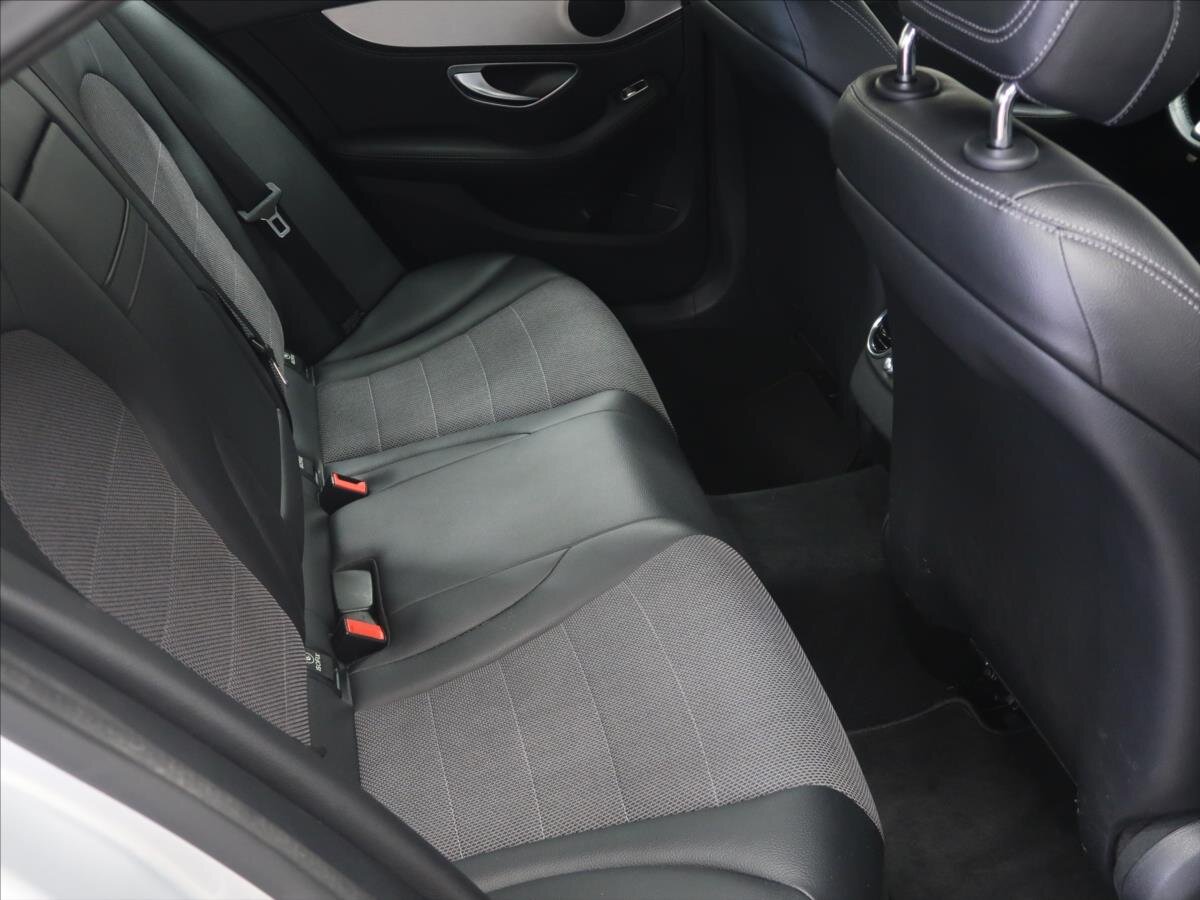 Mercedes-Benz Třídy C Sedan / Limuzína 2,1 l 125 kw