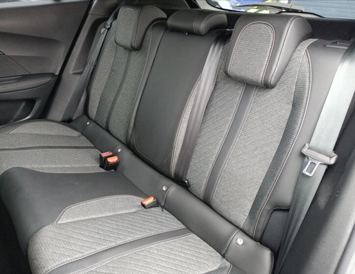 Peugeot 2008 SUV 1,2 l 96 kw