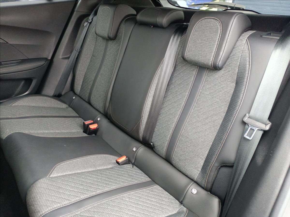 Peugeot 2008 SUV 1,2 l 96 kw