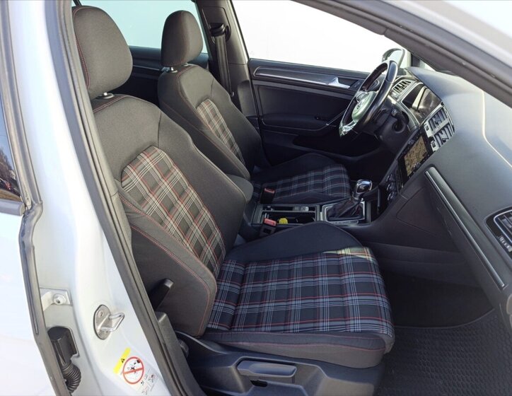 Volkswagen Golf Hatchback 2,0 l 180 kw