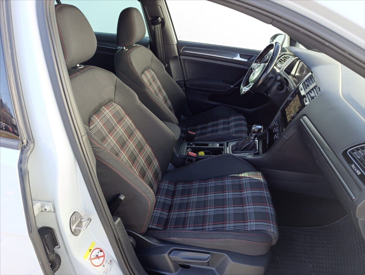 Volkswagen Golf Hatchback 2,0 l 180 kw