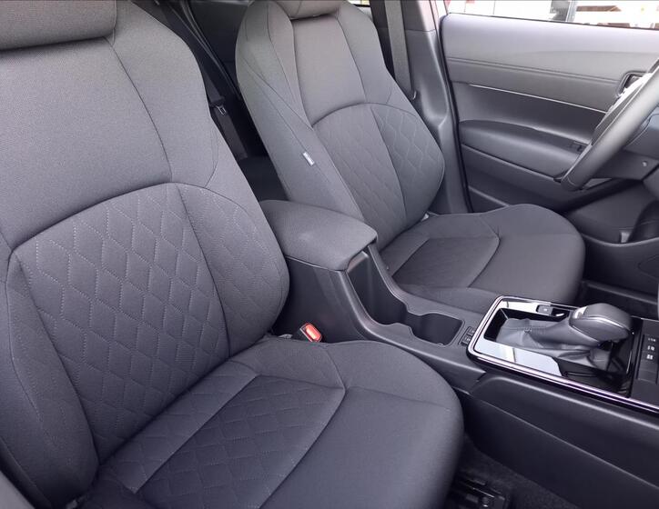 Toyota Corolla Cross 8