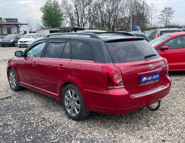 Toyota Avensis Kombi 2,0 l 93 kw