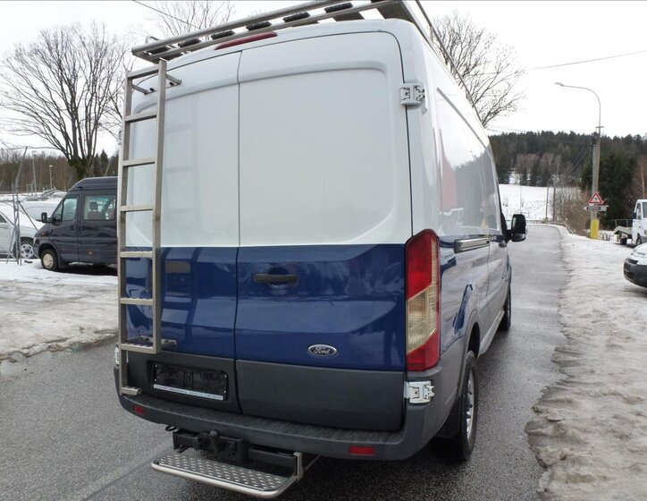 Ford Transit 9