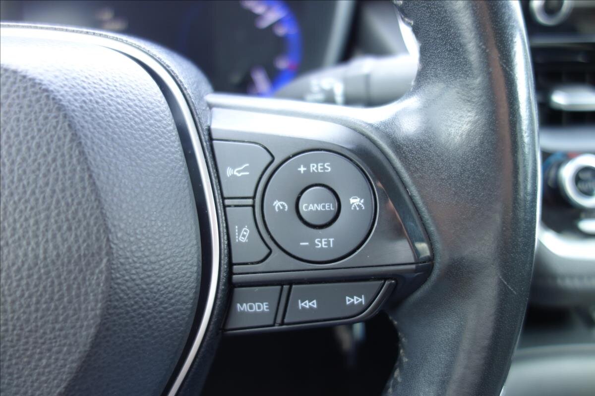 Toyota Corolla Sedan / Limuzína 1,6 l 97 kw