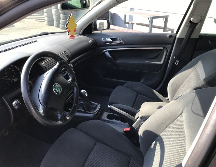 Škoda Superb Sedan / Limuzína 1,9 l 96 kw