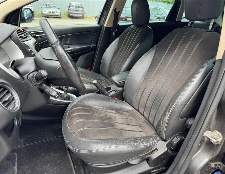 Lancia Delta Hatchback 2,0 l 121 kw