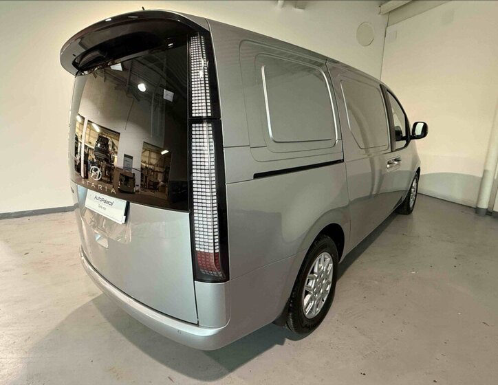 Hyundai Staria 6