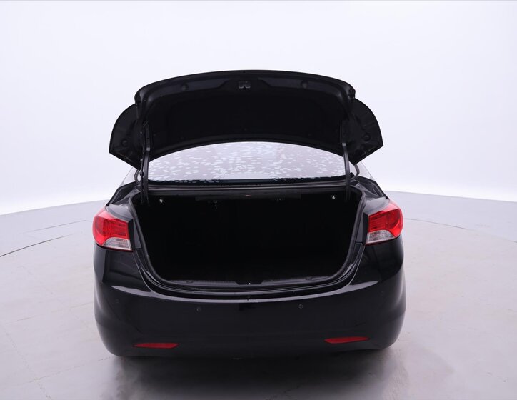 Hyundai Elantra Sedan 1,6 l 97 kw