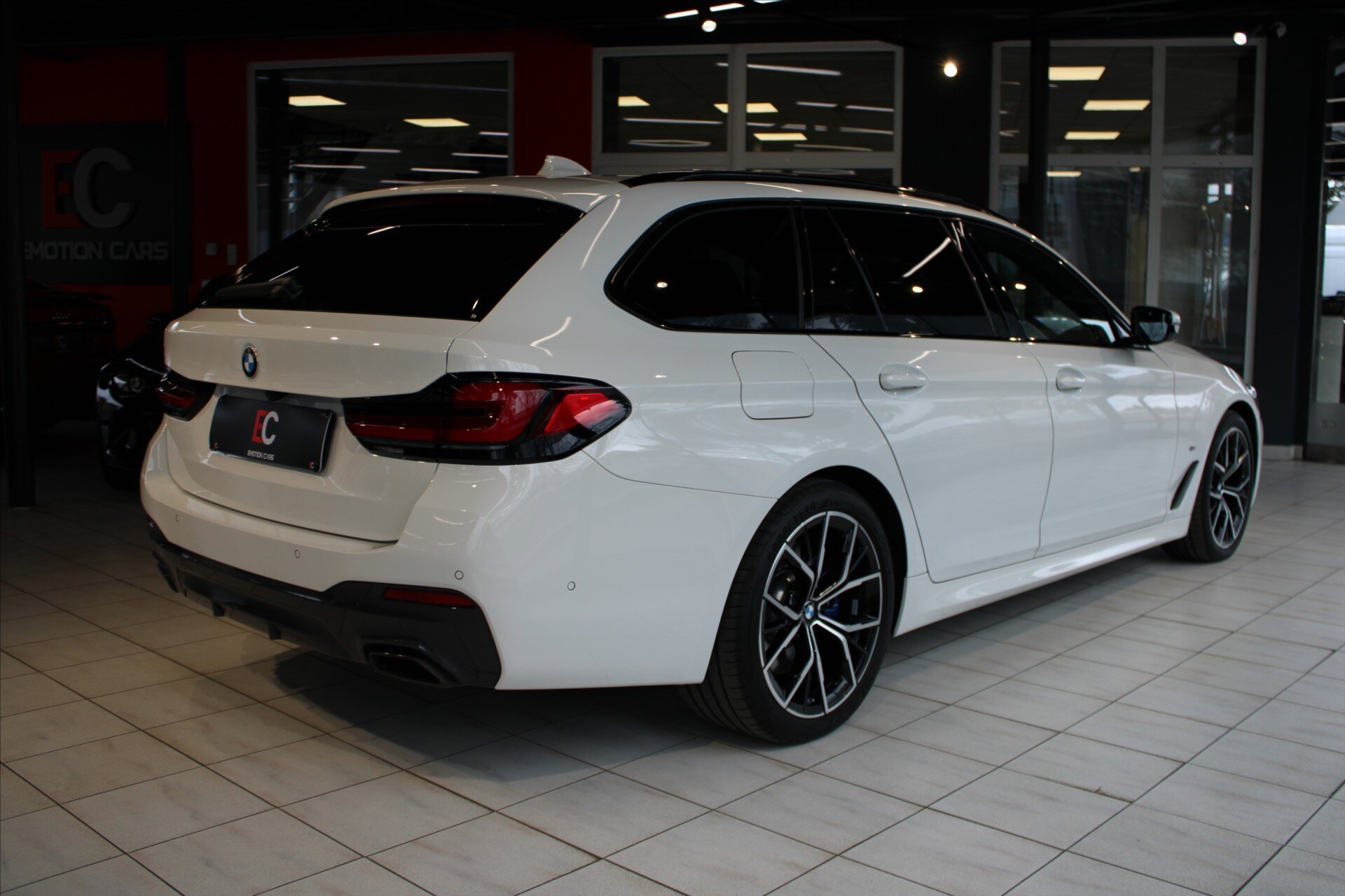 BMW Řada 5 Kombi 3,0 l 210 kw