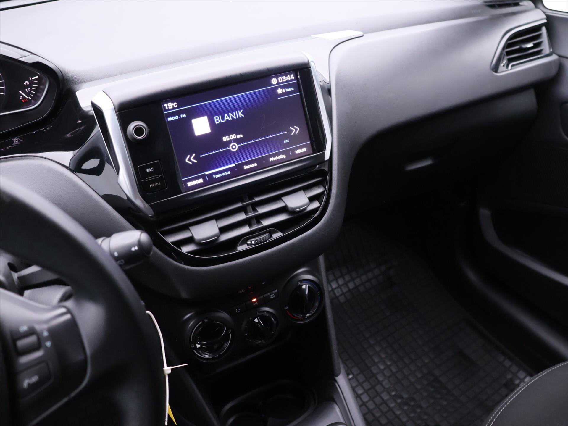 Peugeot 208 Hatchback 1,2 l 60 kw