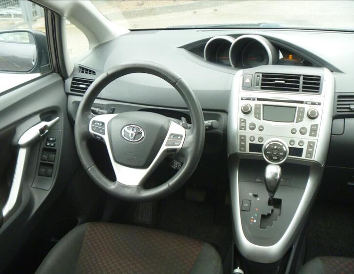 Toyota Verso 15